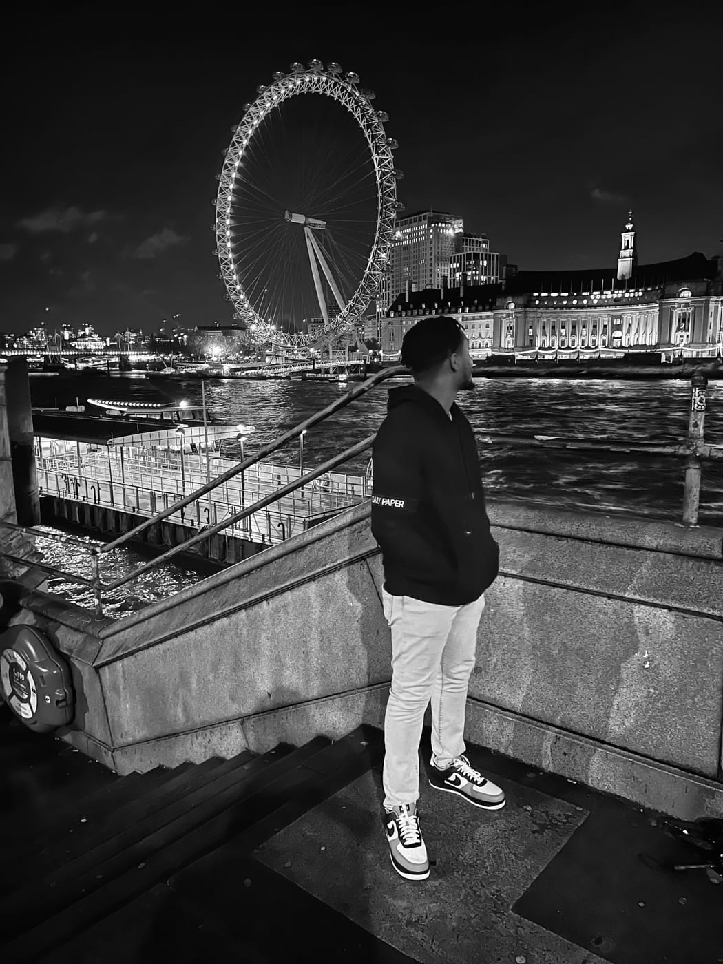 Tochii by the London Eye at night